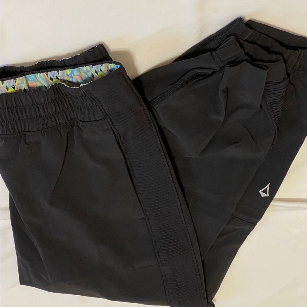 Girls jogger pants.
